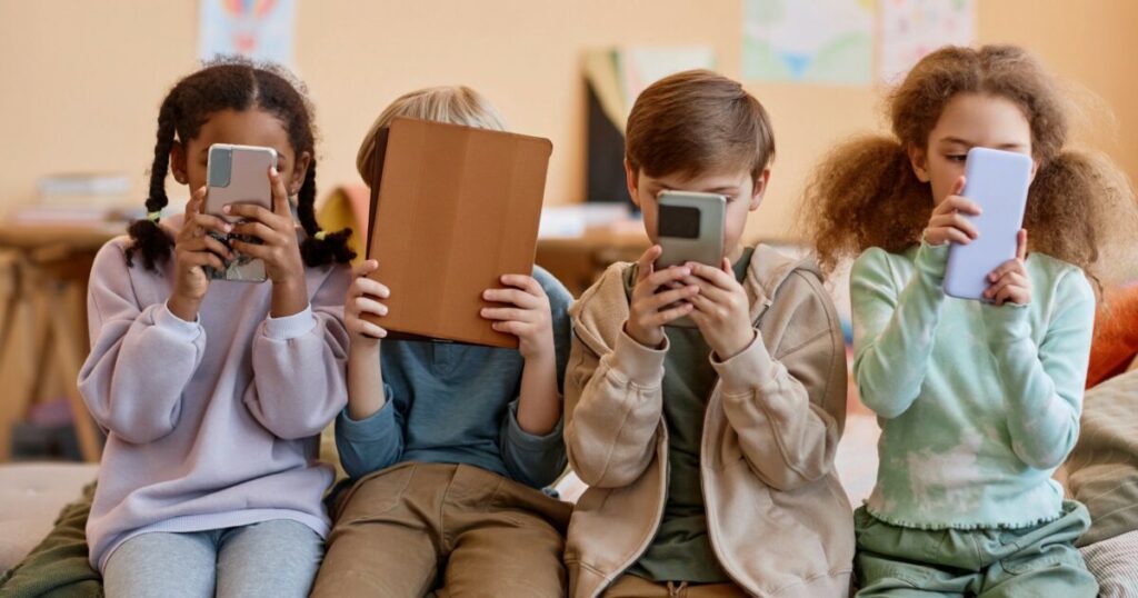 Meta e i danni dei social ai minori: il patteggiamento riapre il dibattito sulla dipendenza digitale