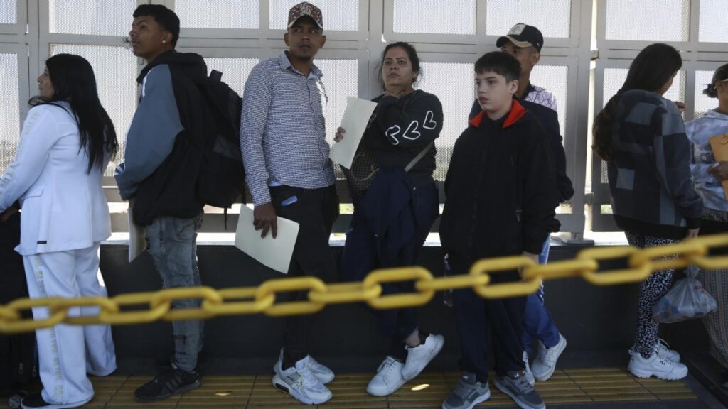 Visti per immigrati, l’amministrazione Trump sospende le richieste nel mondo