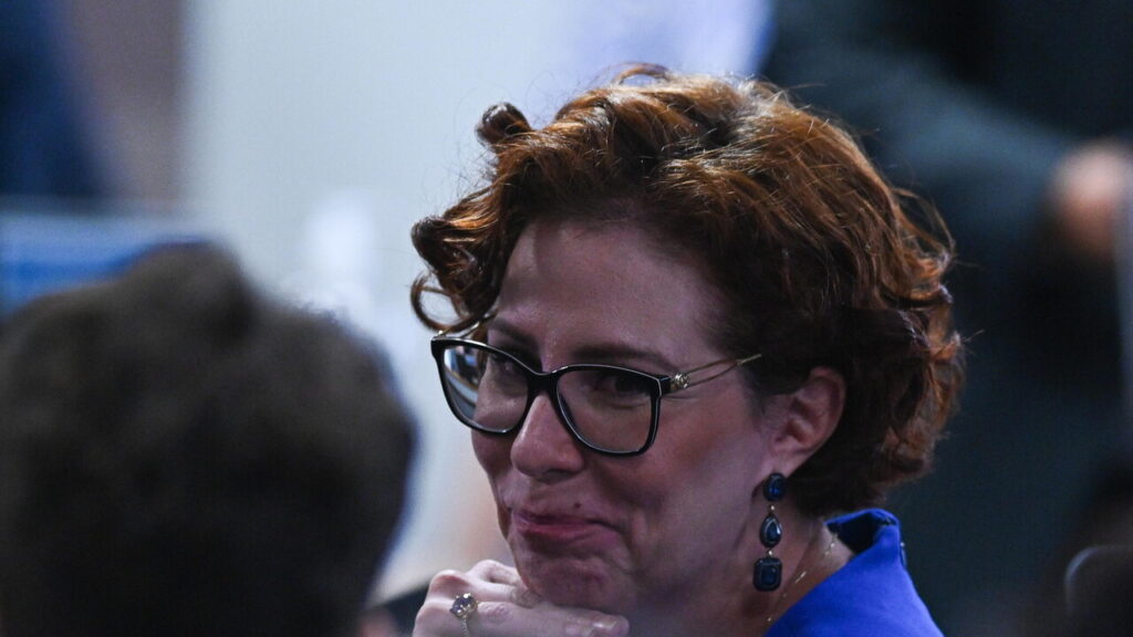 Carla Zambelli chiede un salvacondotto per lasciare l’Italia