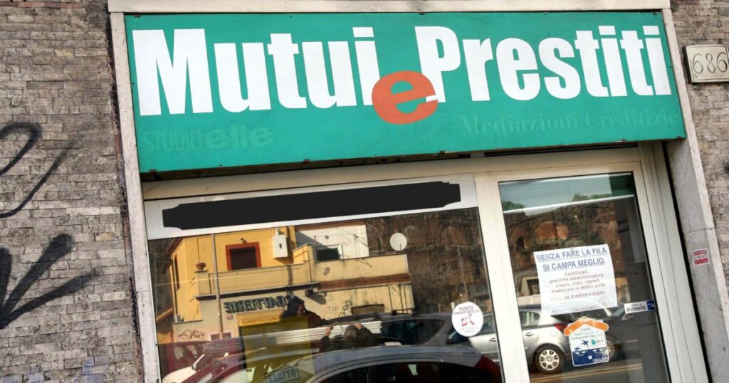 Bce, rialzo dei tassi: per i nuovi mutui variabili rate più alte fino a 300 euro l’anno