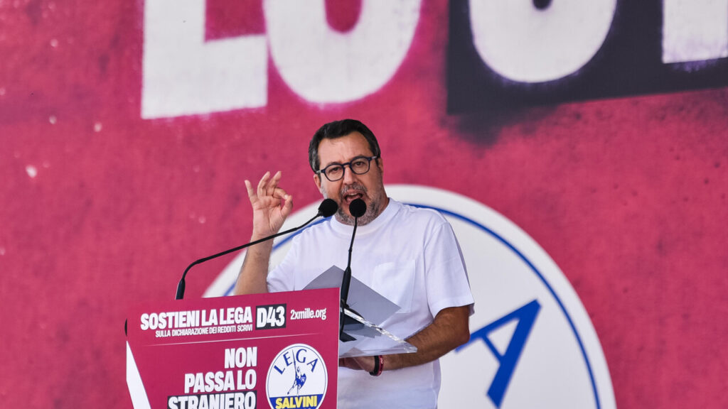 Lega, Salvini convoca un congresso straordinario a ottobre