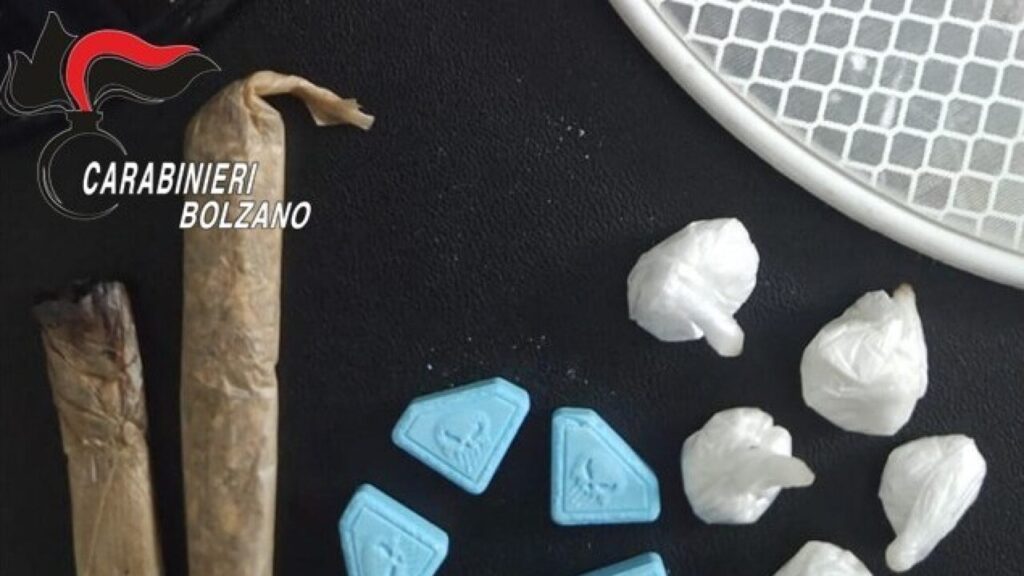 Postal, controlli antidroga alle fermate degli autobus: un denunciato