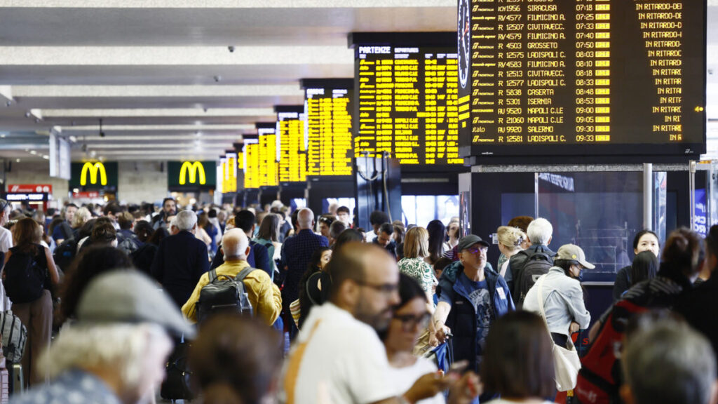Caos treni a Roma, l’Autorità multa Rfi per 1,75 milioni di euro