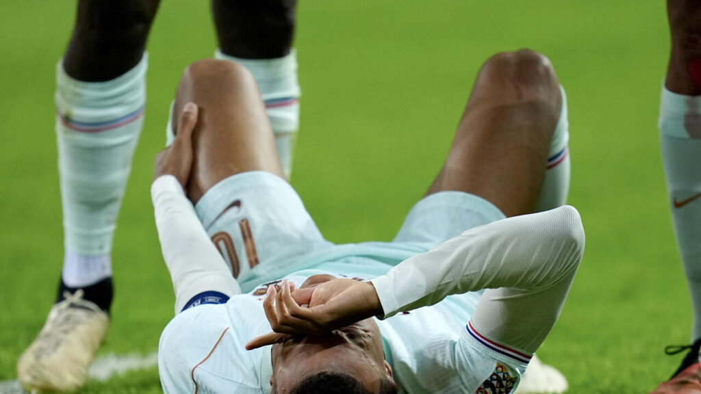 Mbappé si infortuna al ginocchio dopo il gol decisivo con la Francia