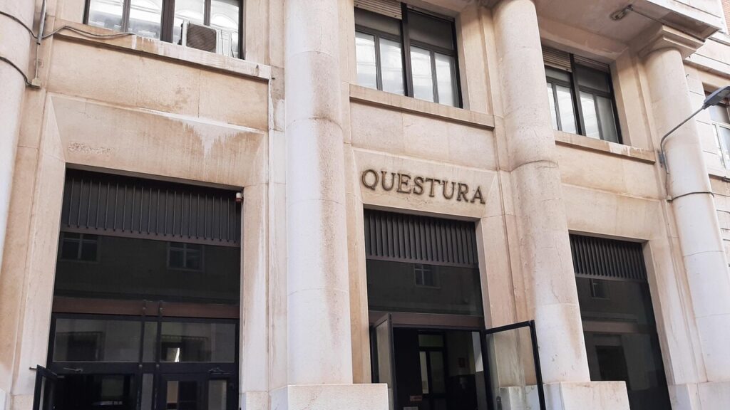 Aggressione a un finanziere a Bari, arrestato un 15enne per tentato omicidio
