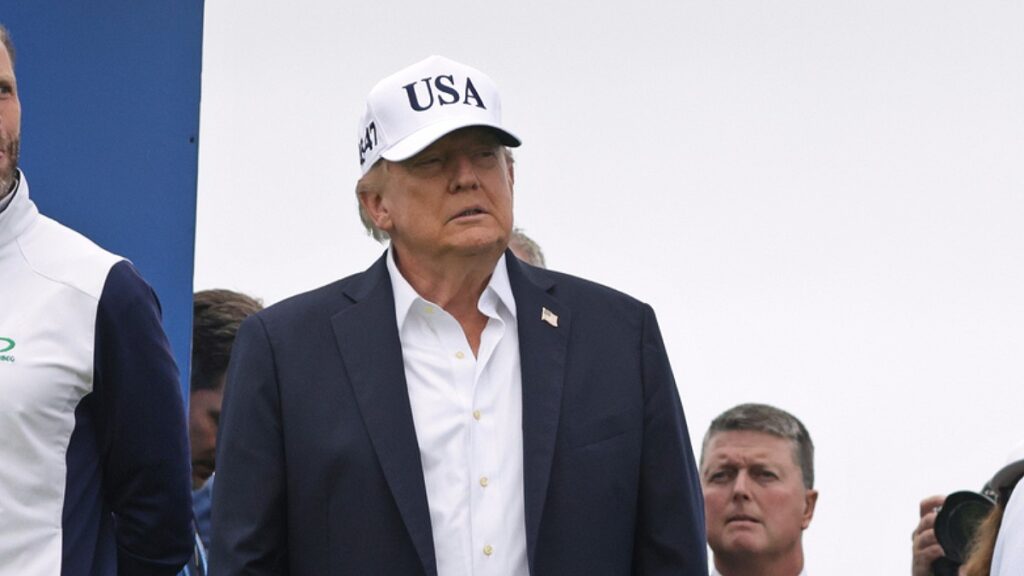 Trump difende la corsa all’intelligenza artificiale: «Chi vince, vince tutto»