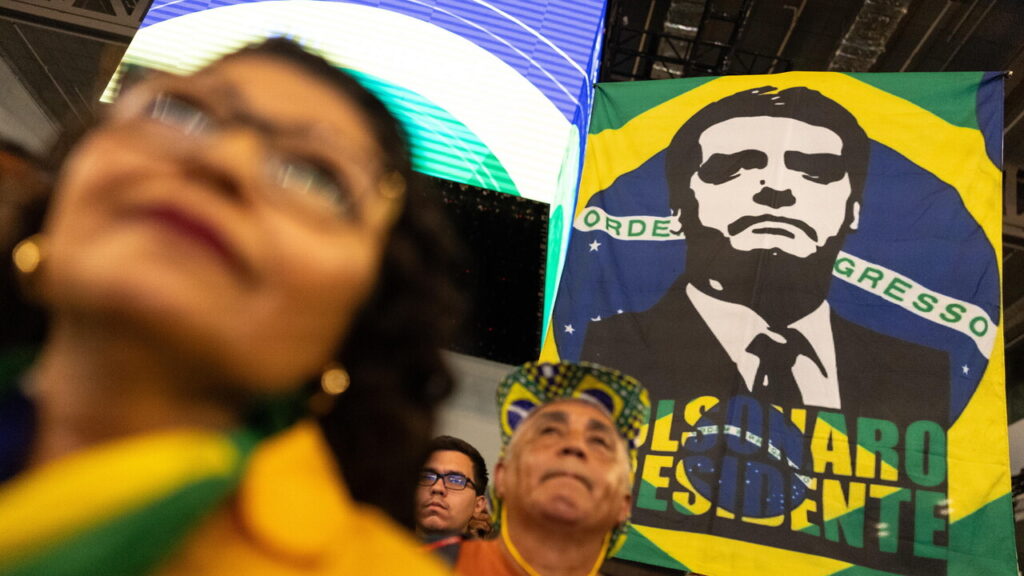 Brasile, Bolsonaro avanti su Lula 52% a 48% secondo un sondaggio Datafolha