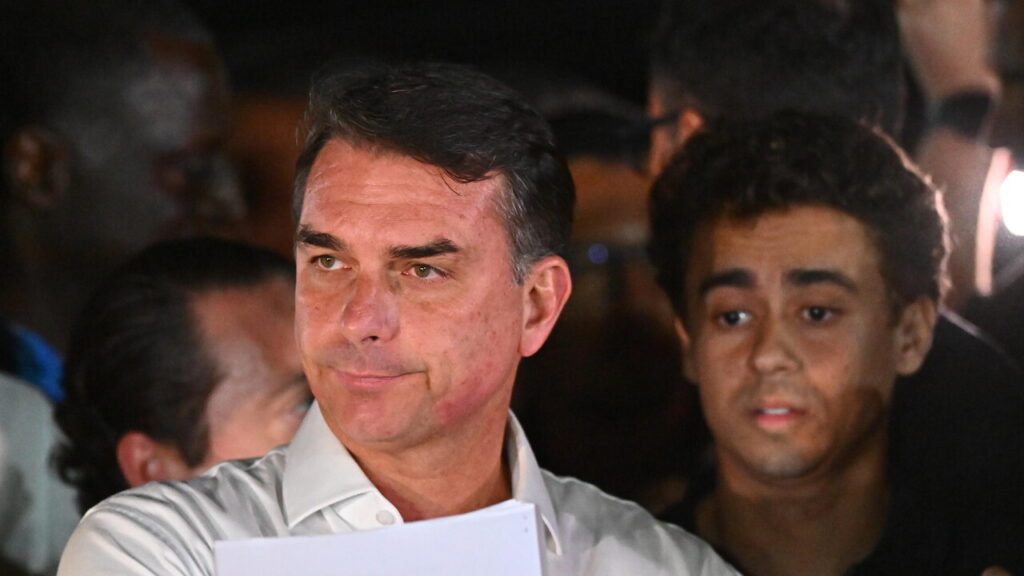 Flávio Bolsonaro arriva in Florida e incontra il fratello Eduardo