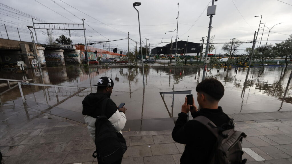 Cile, scuole chiuse in 10 comuni attorno a Santiago per il rischio di frane