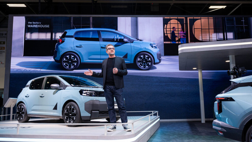 Dacia punta su elettrico e ibrido: la nuova Spring e il crossover Striker ampliano la gamma