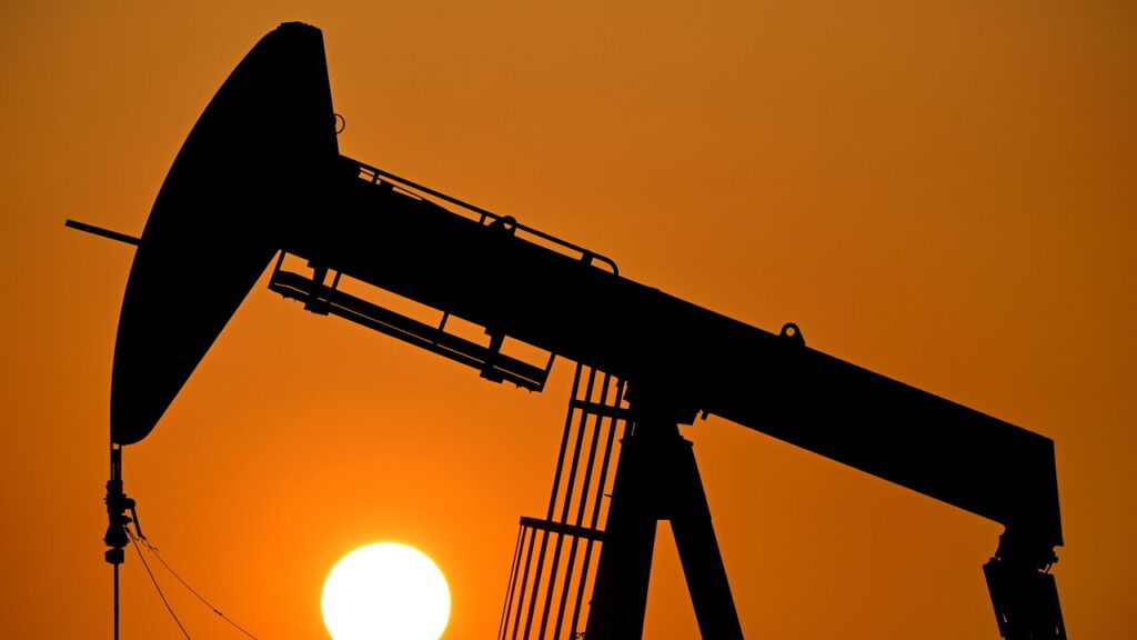 Ue, offerta di diesel e carburante per aerei limitata: per ora nessuna carenza