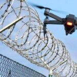 Napoli-Poggioreale, drone intercettato con hashish e smartphone: il velivolo si riattiva e fugge