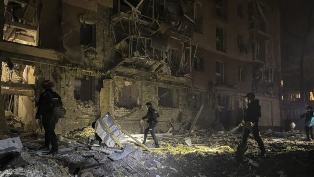 Ucraina, oltre mille droni su San Pietroburgo: la Russia risponde con Iskander e 180 attacchi