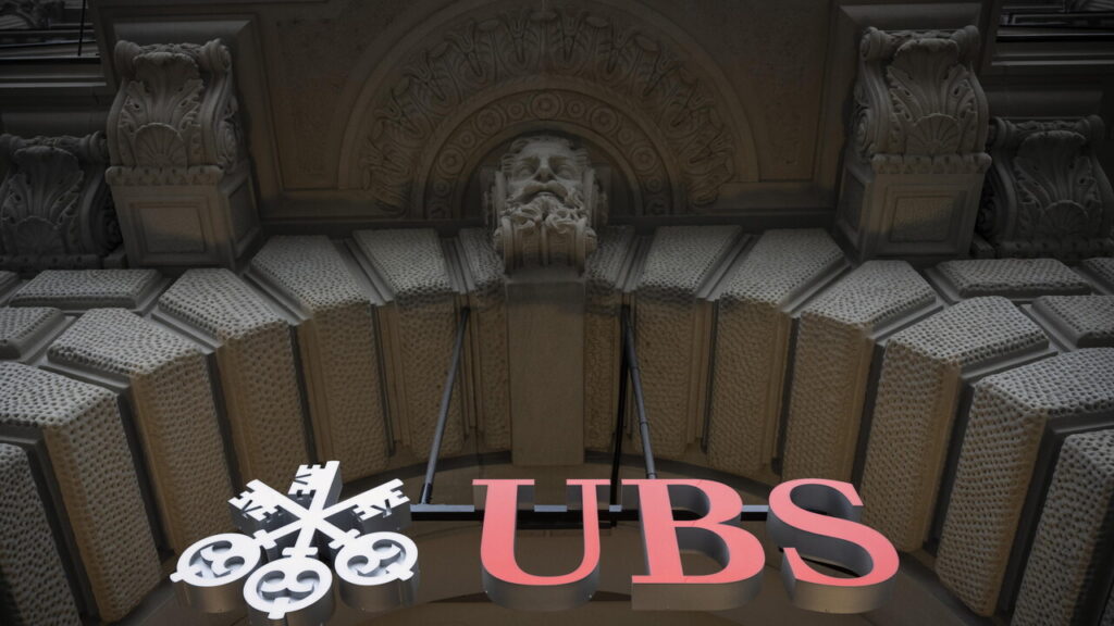 Ubs, utile netto a 2,7 miliardi di dollari nel terzo trimestre: integrazione di Credit Suisse attesa entro fine anno