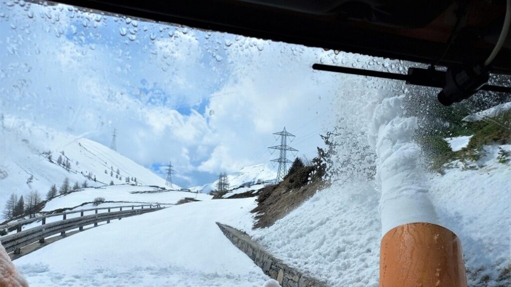 Neve sulle Alpi, chiuso il colle del Piccolo San Bernardo: riapertura prevista il 26 ottobre