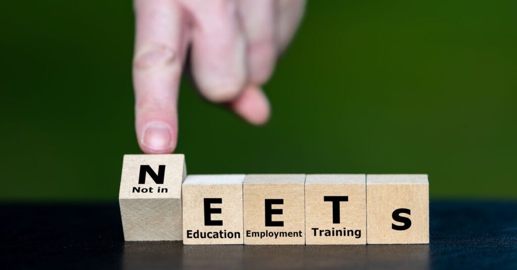 Neet, in Italia il tasso scende al 13,3% ma coinvolge ancora 1,2 milioni di giovani