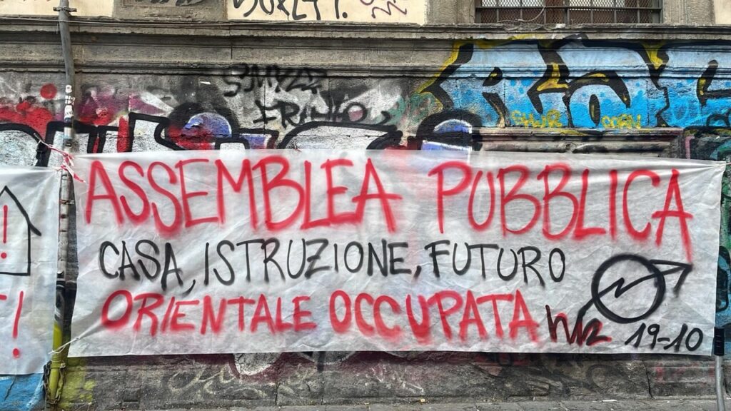 Studenti occupano Palazzo Giusso a Napoli: protesta contro carovita, affitti e crisi dell’università pubblica