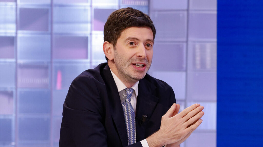 Roberto Speranza accusa la Commissione Covid: «Colpire gli avversari politici»